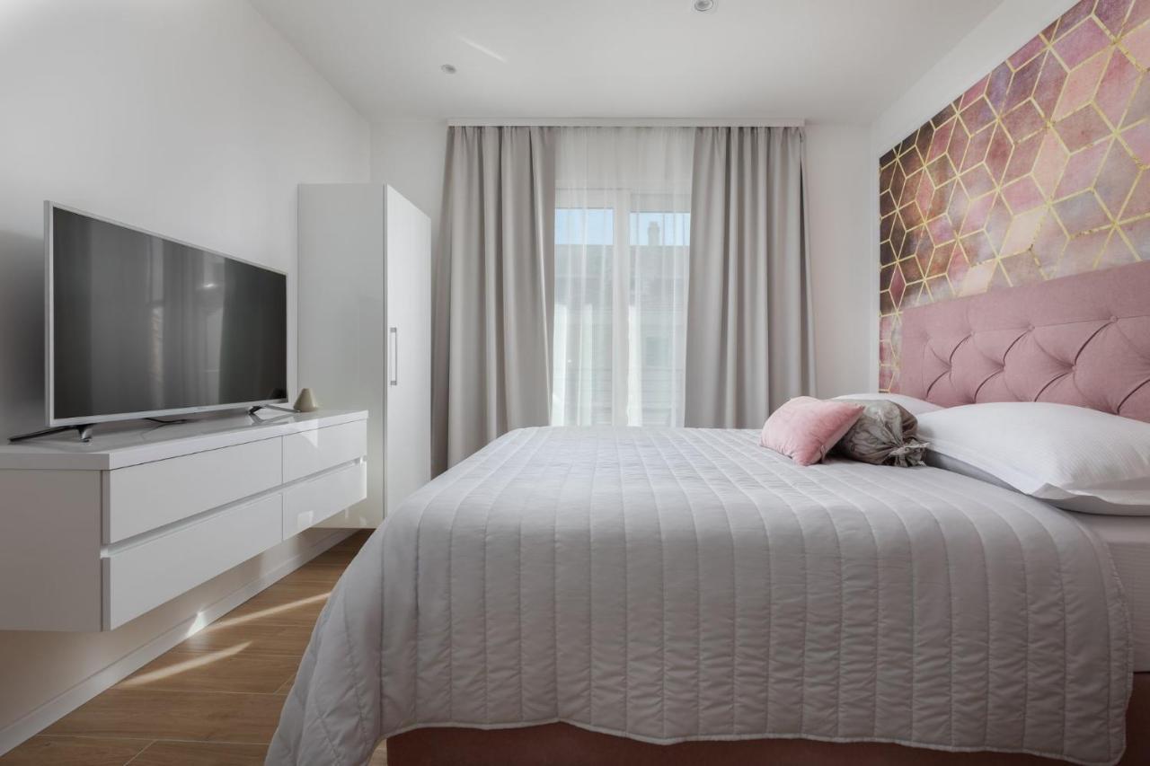 Ivmalu Apartments Tučepi Exteriör bild