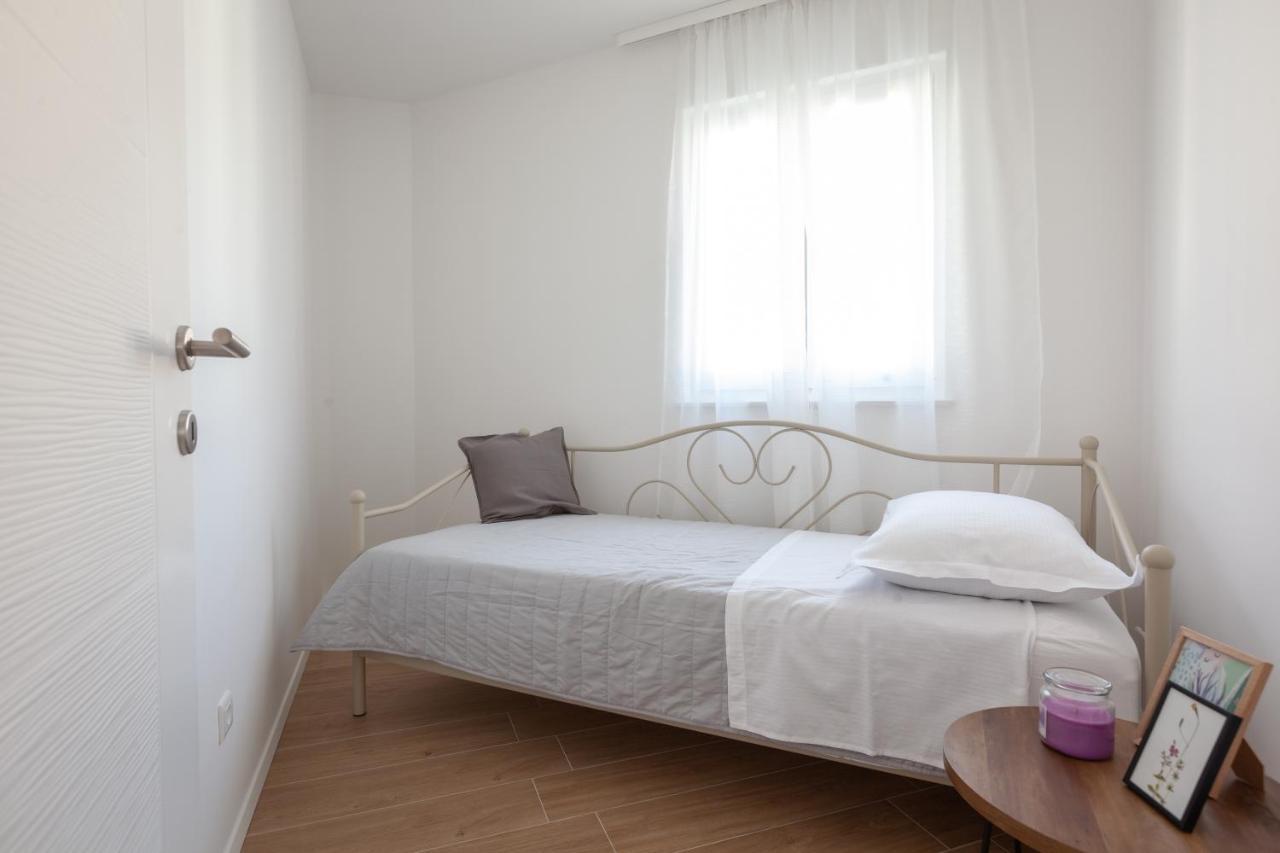 Ivmalu Apartments Tučepi Exteriör bild