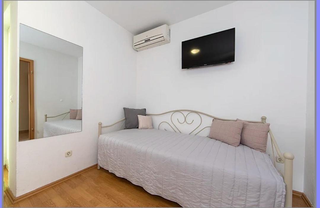 Ivmalu Apartments Tučepi Exteriör bild