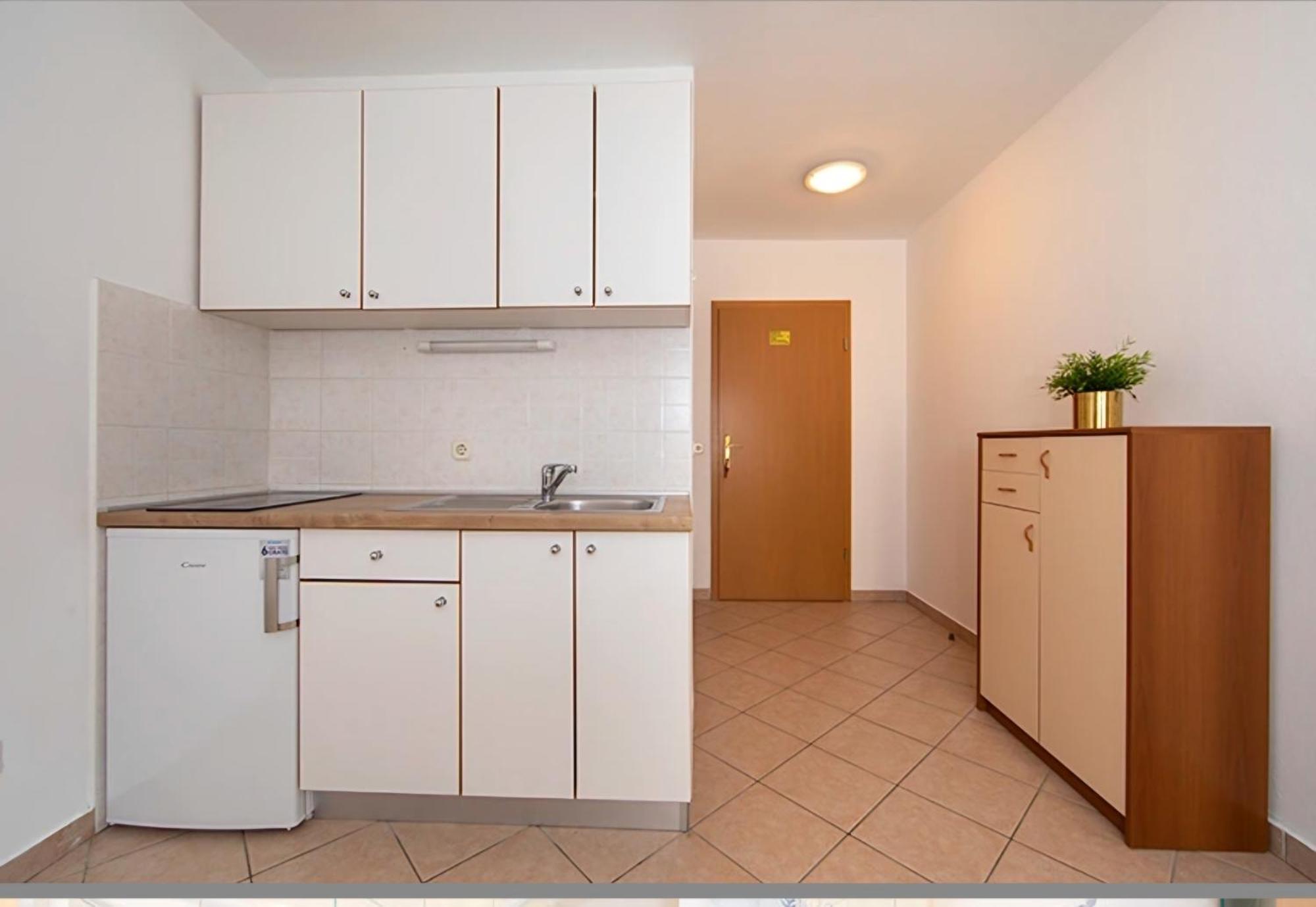 Ivmalu Apartments Tučepi Exteriör bild