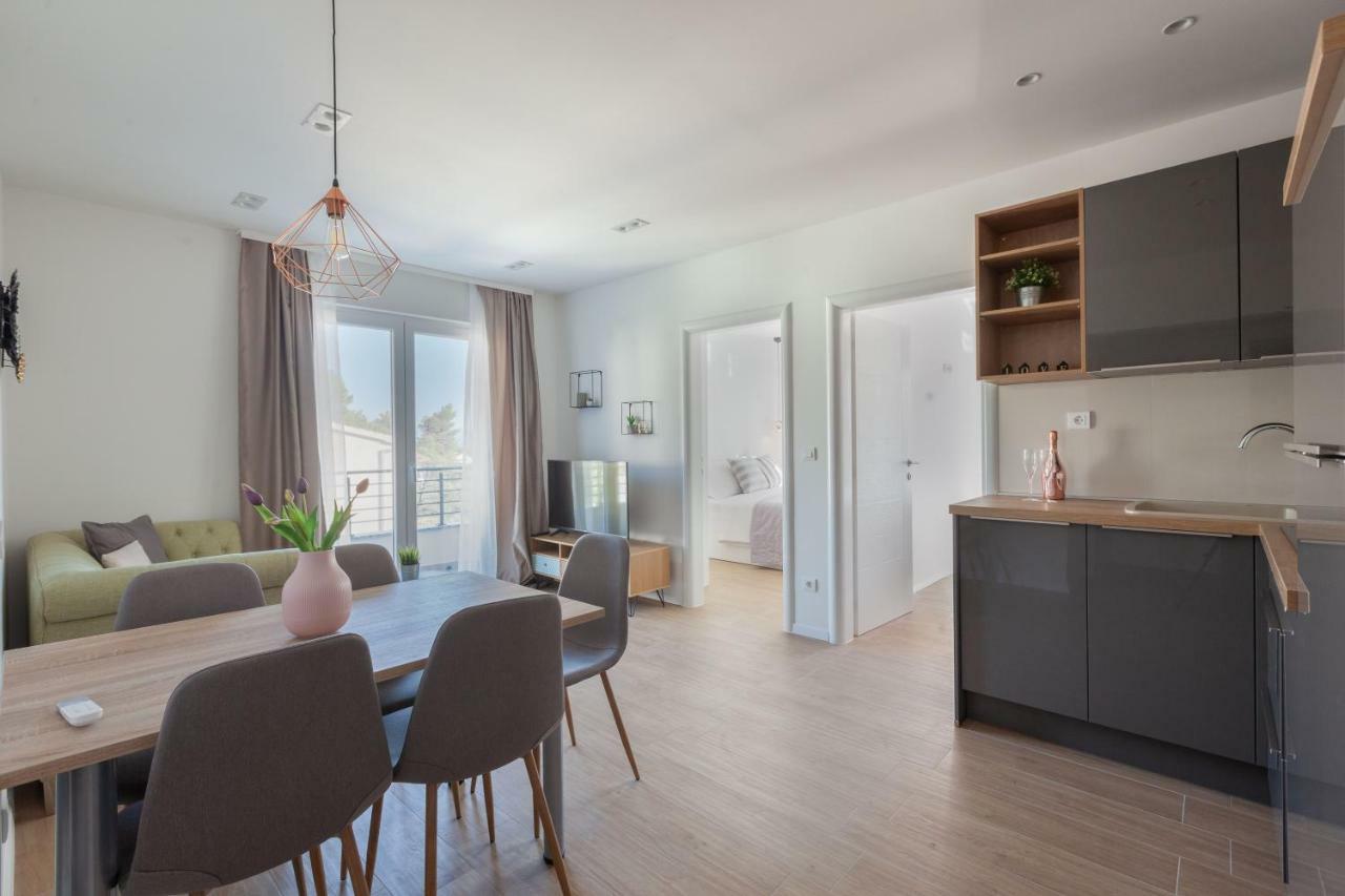 Ivmalu Apartments Tučepi Exteriör bild