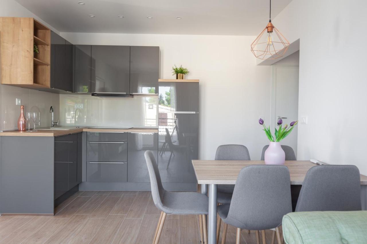 Ivmalu Apartments Tučepi Exteriör bild